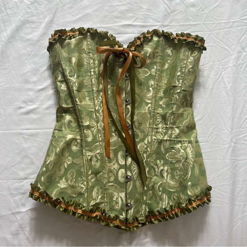 Green and gold heart shaped corset 🍃🍂